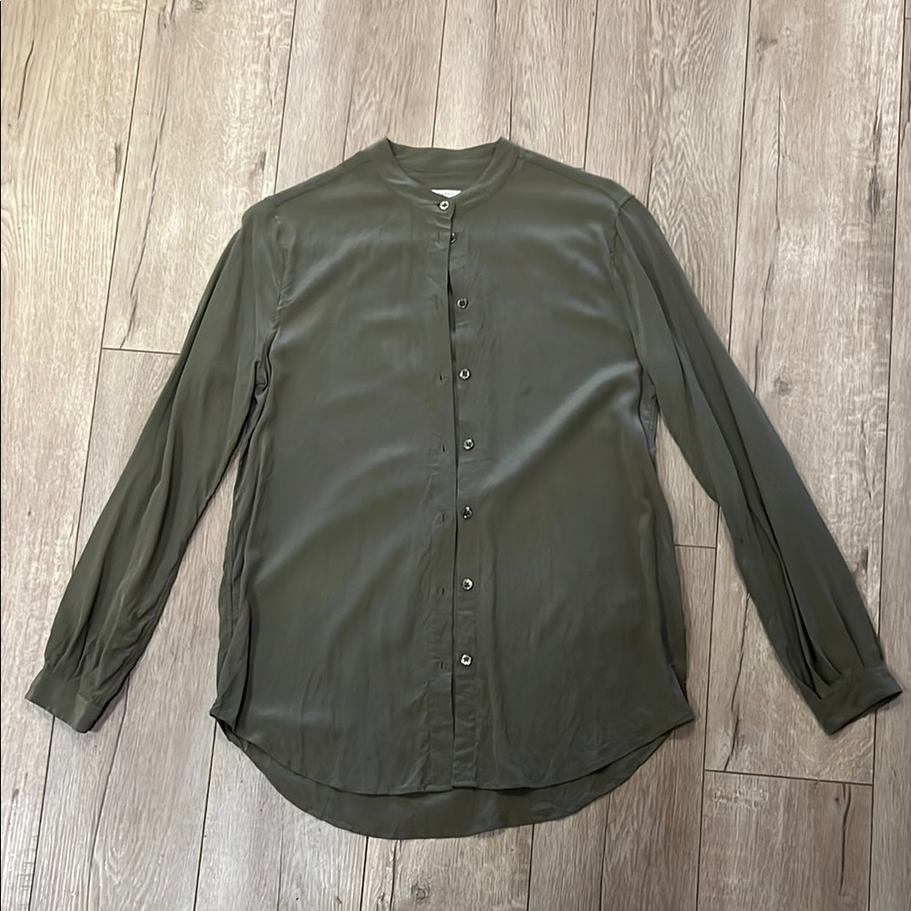 Equipment 100% silk Sage Green Blouse XS like new